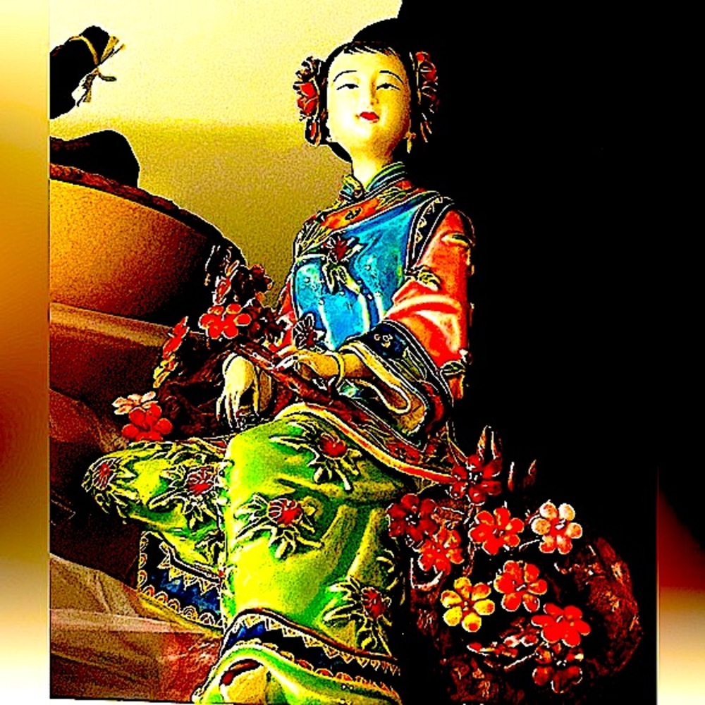 Handmade in Japan this beautiful piece is so detailed and precious